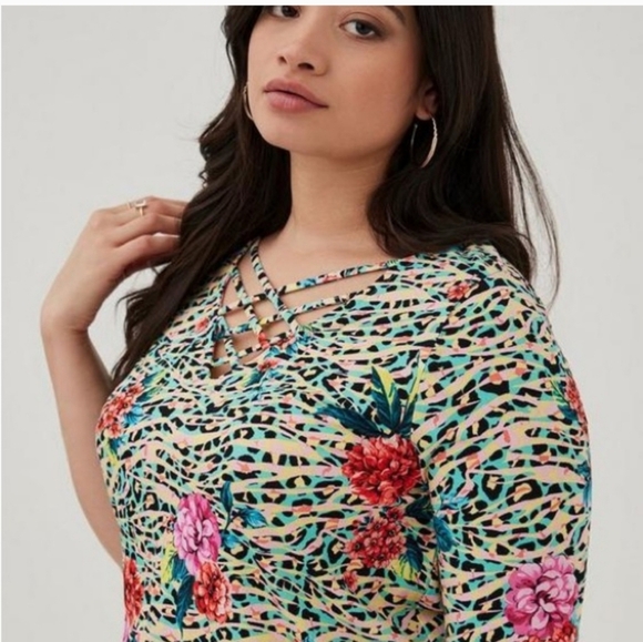 Torrid Super Soft Knit Tee Shirt Floral Animal Print Size 0 - Picture 1 of 9